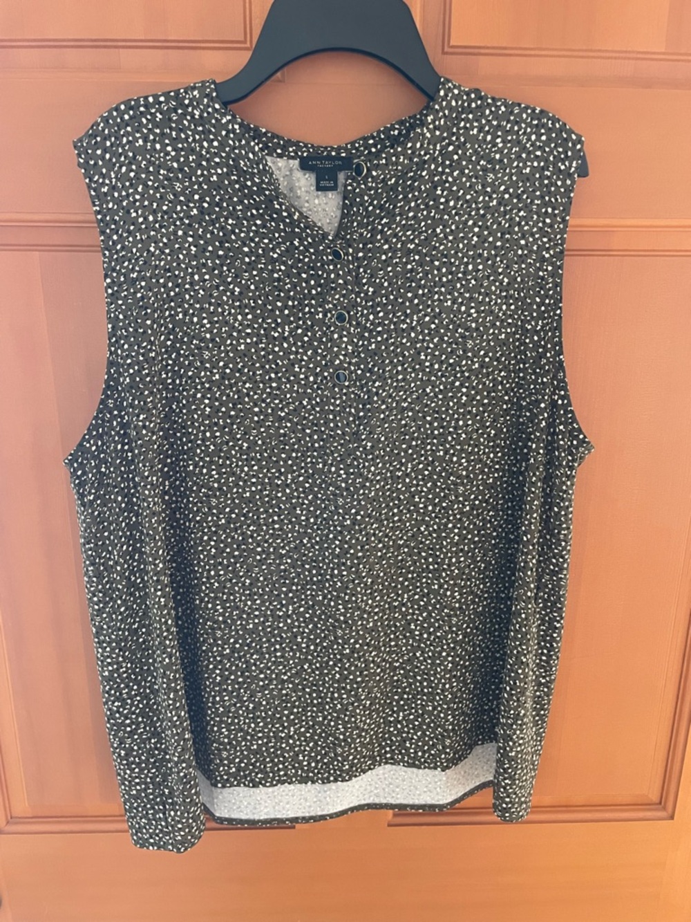 Ann Taylor Black Sleeveless Henley Top with White Dot Print